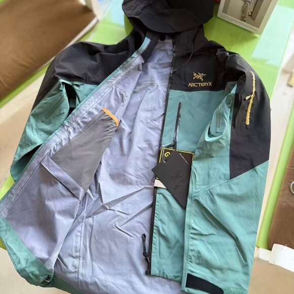 Arc'teryx Black & Green Color Block Hardshell Jacket with GORE-TEX Fit Size L